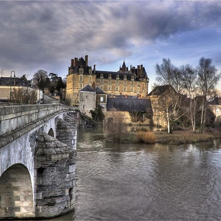 Chateau De Durtal Bed & Breakfast Exterior photo