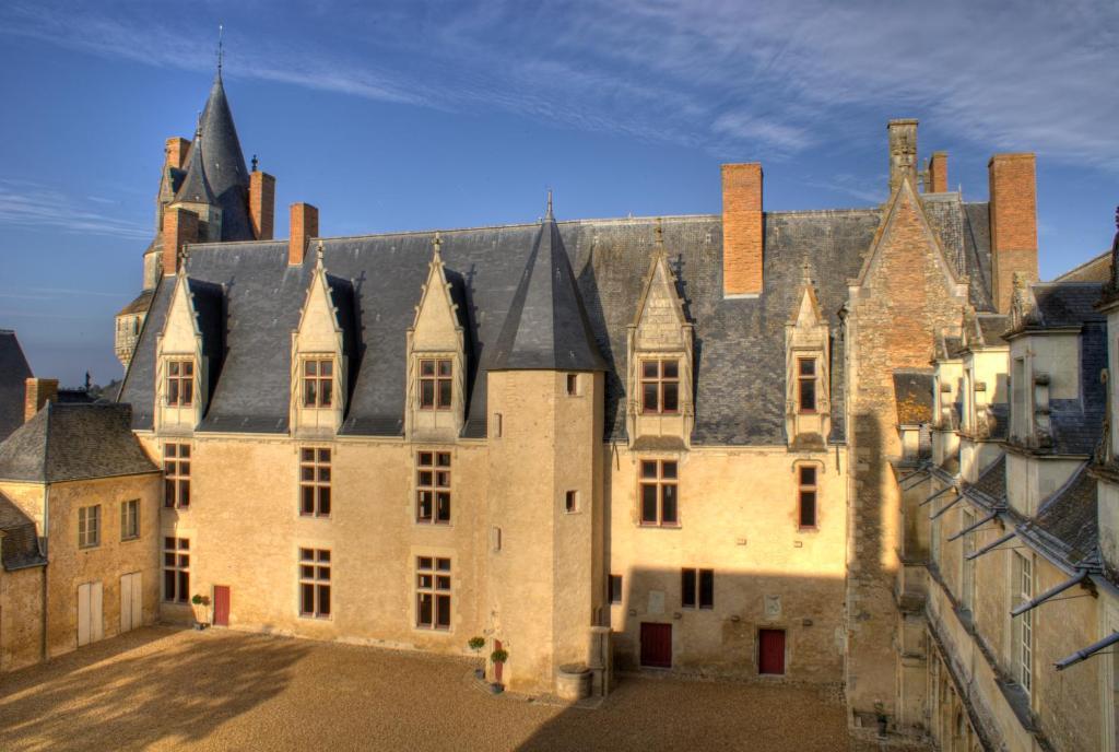 Chateau De Durtal Bed & Breakfast Exterior photo