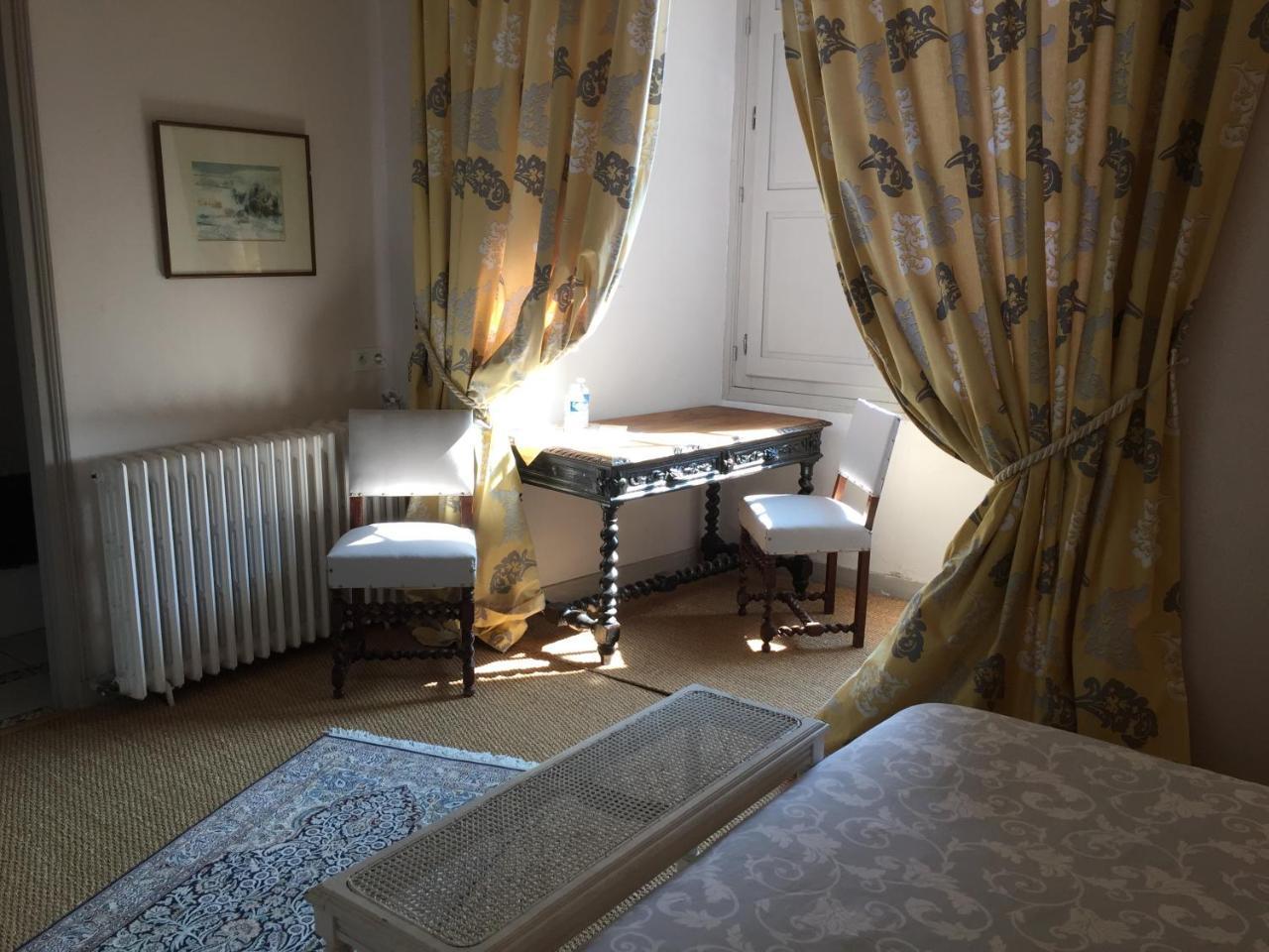 Chateau De Durtal Bed & Breakfast Exterior photo